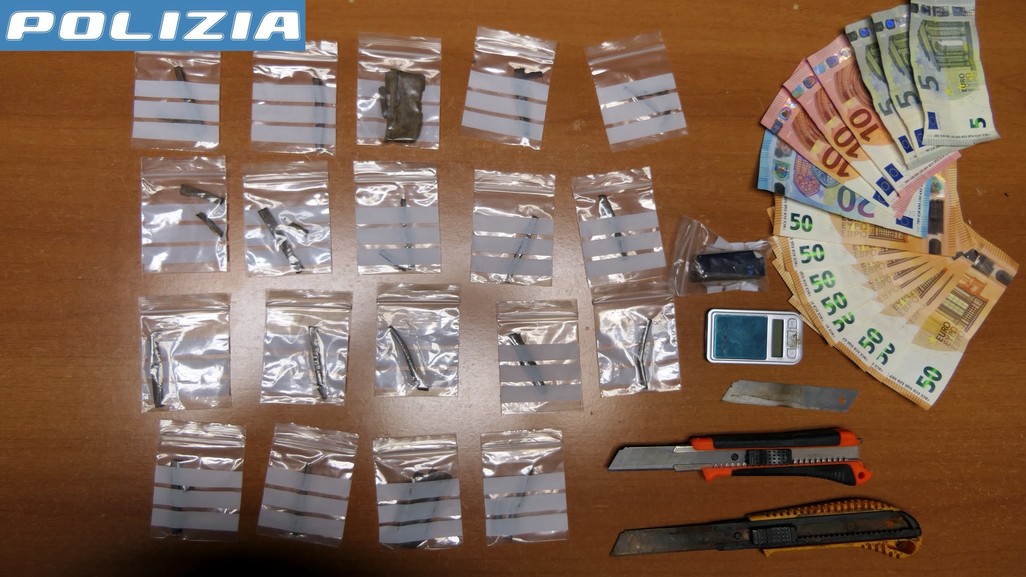 Spaccio davanti a una scuola a Vittoria, arrestato un ventenne: decisiva la segnalazione su YouPol