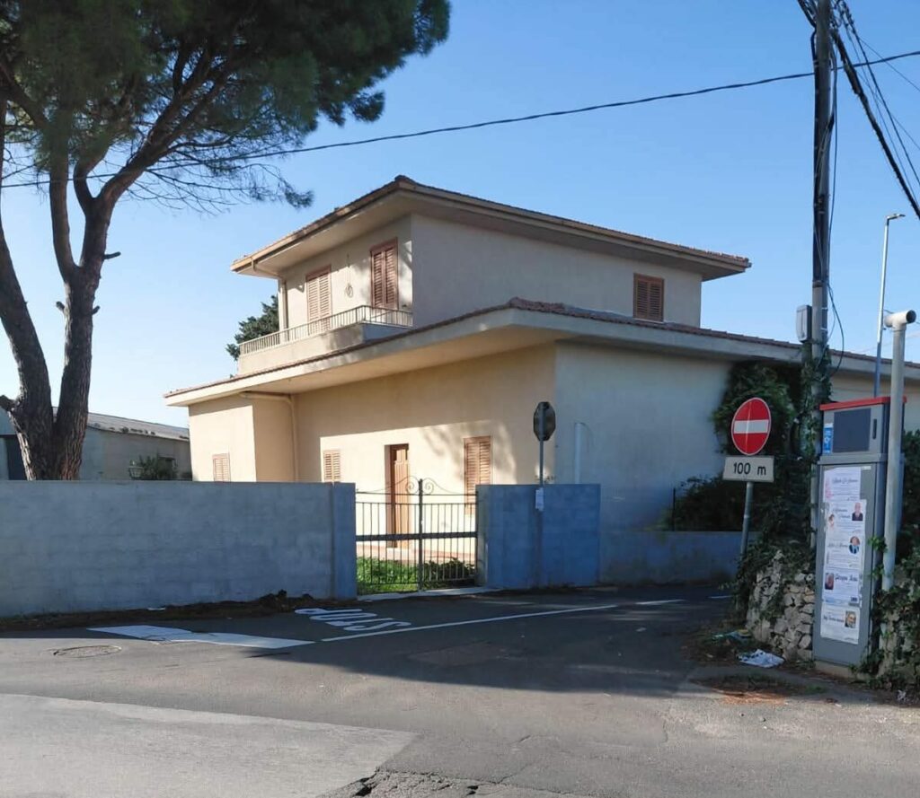 Modica, il doppio senso che porta a casa dell’assessore: 27 residenti chiedono il ripristino