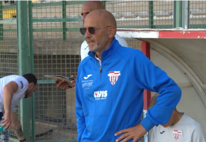 Il Vittoria esonera Giancarlo Betta, lascia anche il diesse Tino Longo. La crisi di risultati e la necessità di un cambio di passo
