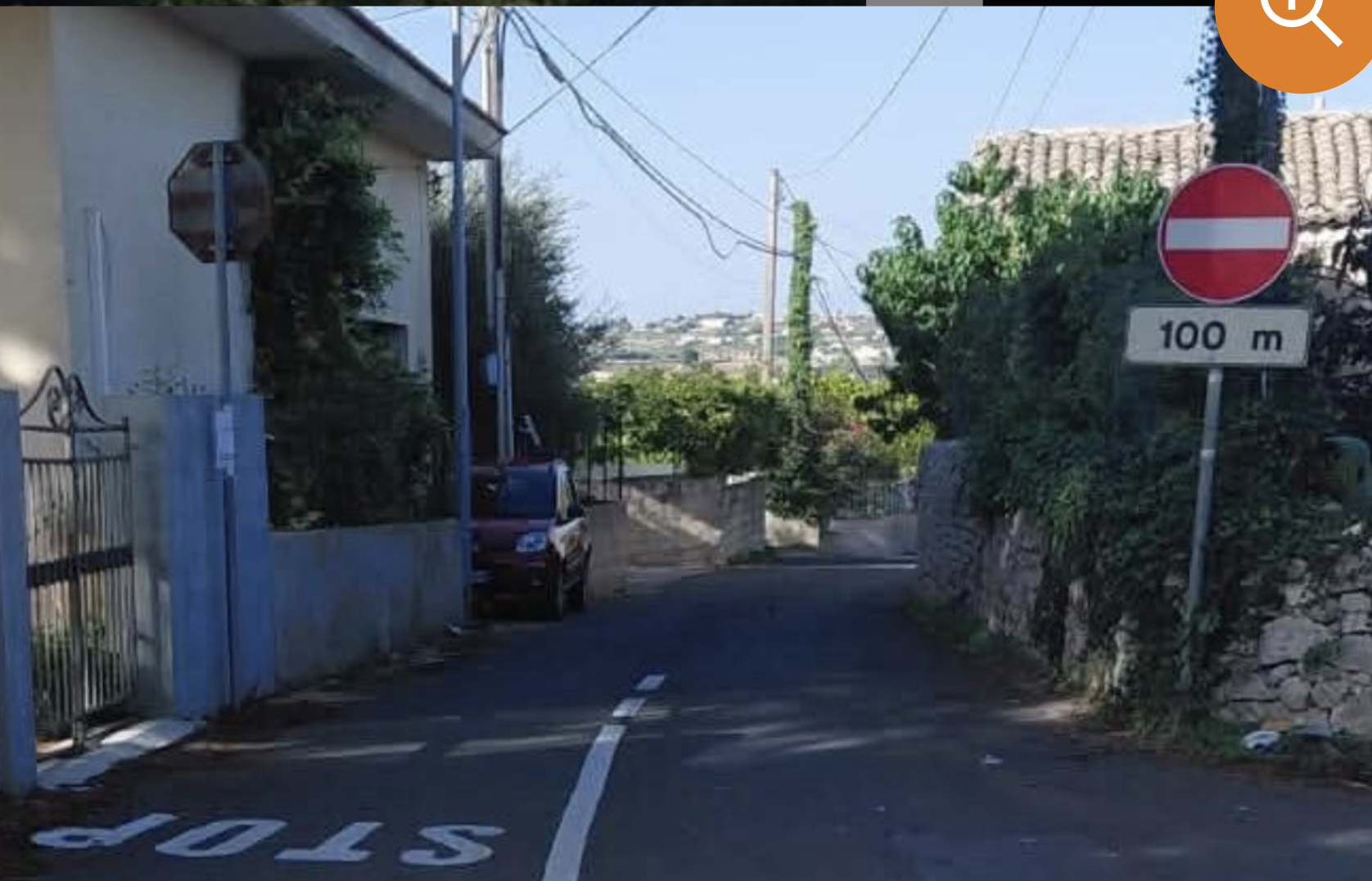 Modica, cento metri di doppio senso sotto casa dell’assessore: 18 domande al Comune