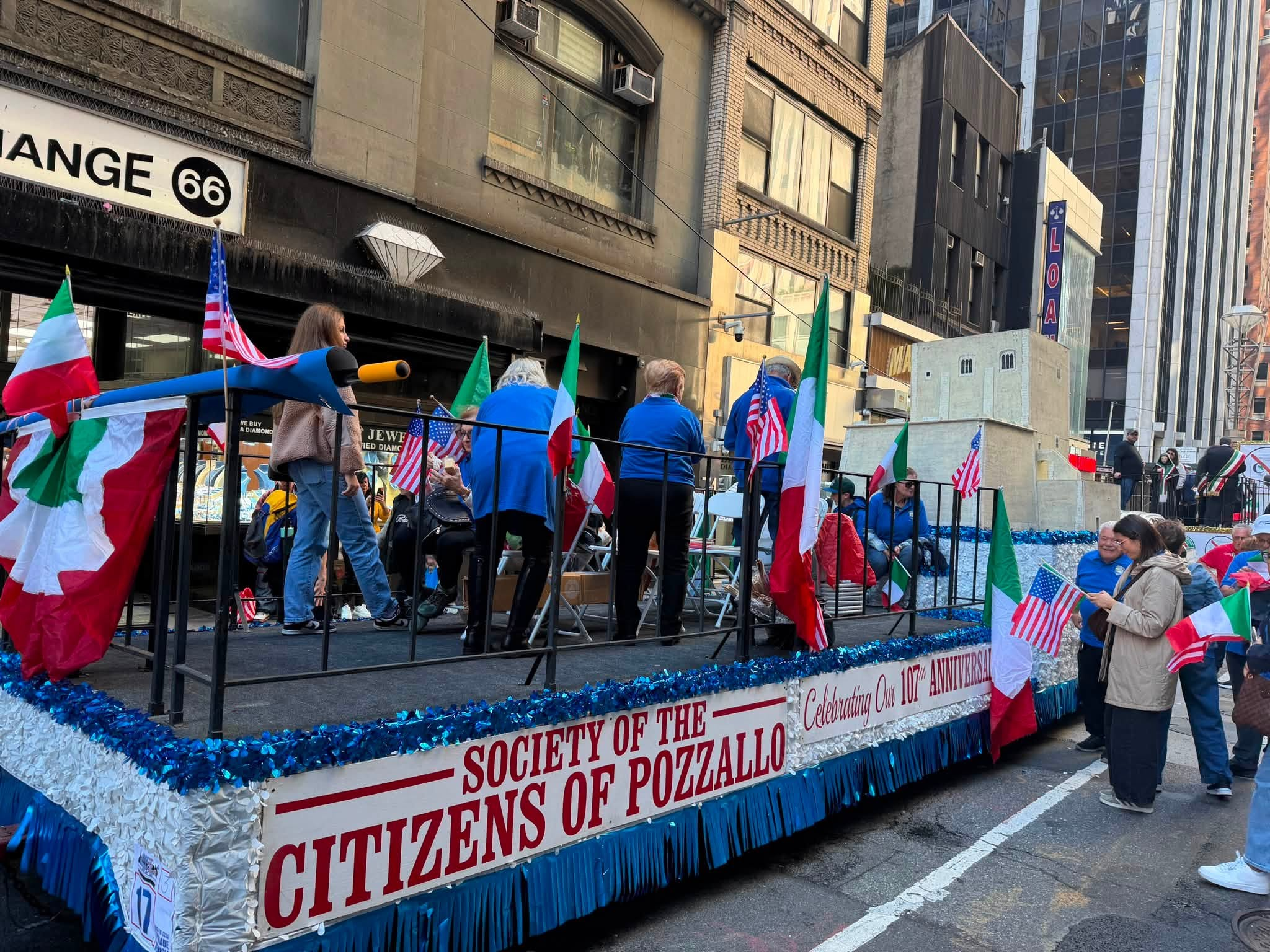 Pozzallo al Columbus Day di New York: sfila la Torre Cabrera, la tv celebra gli emigrati. FOTO GALLERY