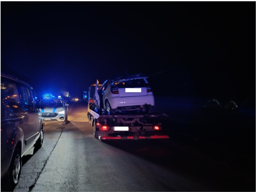 Auto finisce fuori strada: un ferito a Vittoria