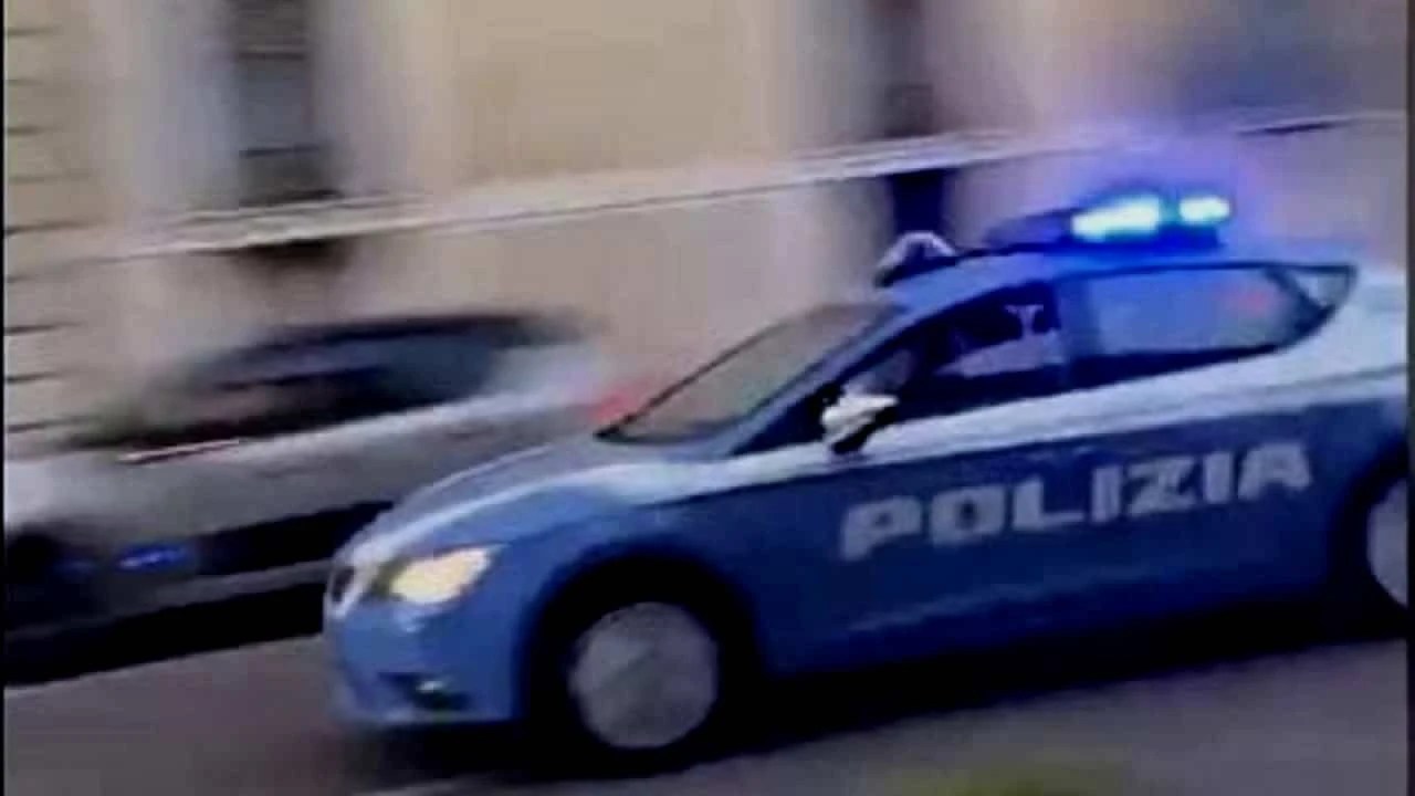 Vede la Polizia, fugge e  si schianta: ecco cosa aveva con sé il ventenne