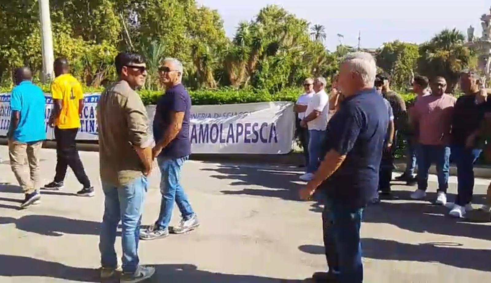 Pesca in crisi, Scoglitti e Pozzallo a Palermo: protesta e confronto all’Ars, apertura su un fondo fino a 17 milioni