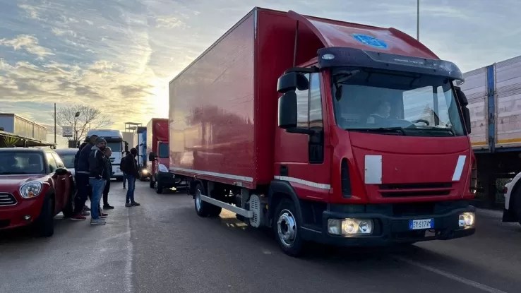 Sciopero dei Tir in Sicilia, adesione record: “Non si muove un camion. Pronti a fermarci a oltranza”